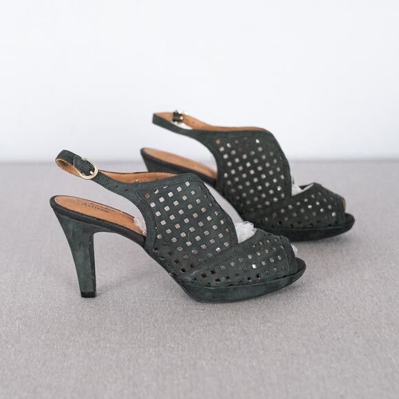 Clarks Artisan Leather Slingback Heels Women's Size 7M Open Toe Laser Cut Boho - Picture 1 of 9